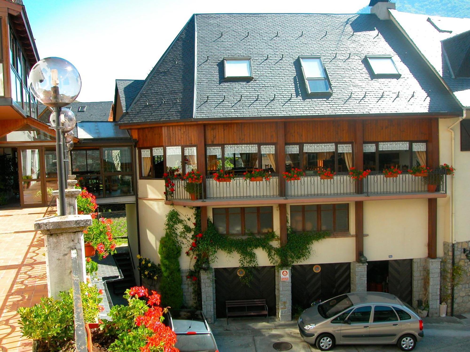 Hosteria Catalana Bossòst Exteriör bild